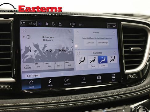 Used 2023 Chrysler Pacifica Touring-L FWD image 18