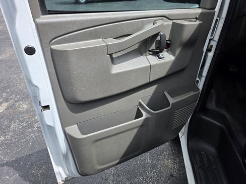 Used 2021 Chevrolet Express 2500 w/ Communications Package RWD image 8