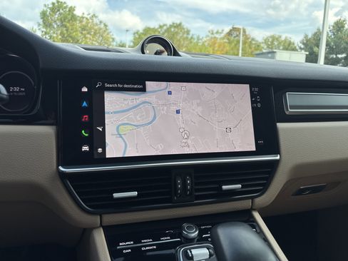 Certified 2022 Porsche Cayenne Platinum Edition image 27