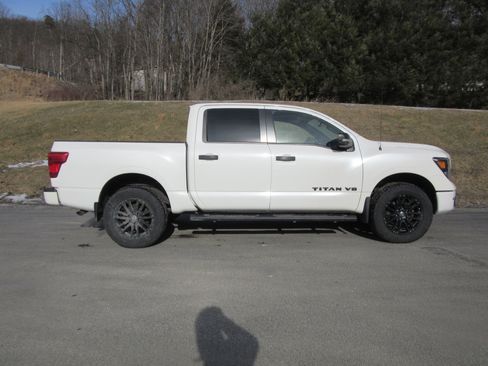 Used 2019 Nissan Titan SL w/ Midnight Edition image 2