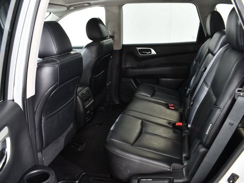 Used 2019 Nissan Pathfinder Platinum AWD/4WD image 16