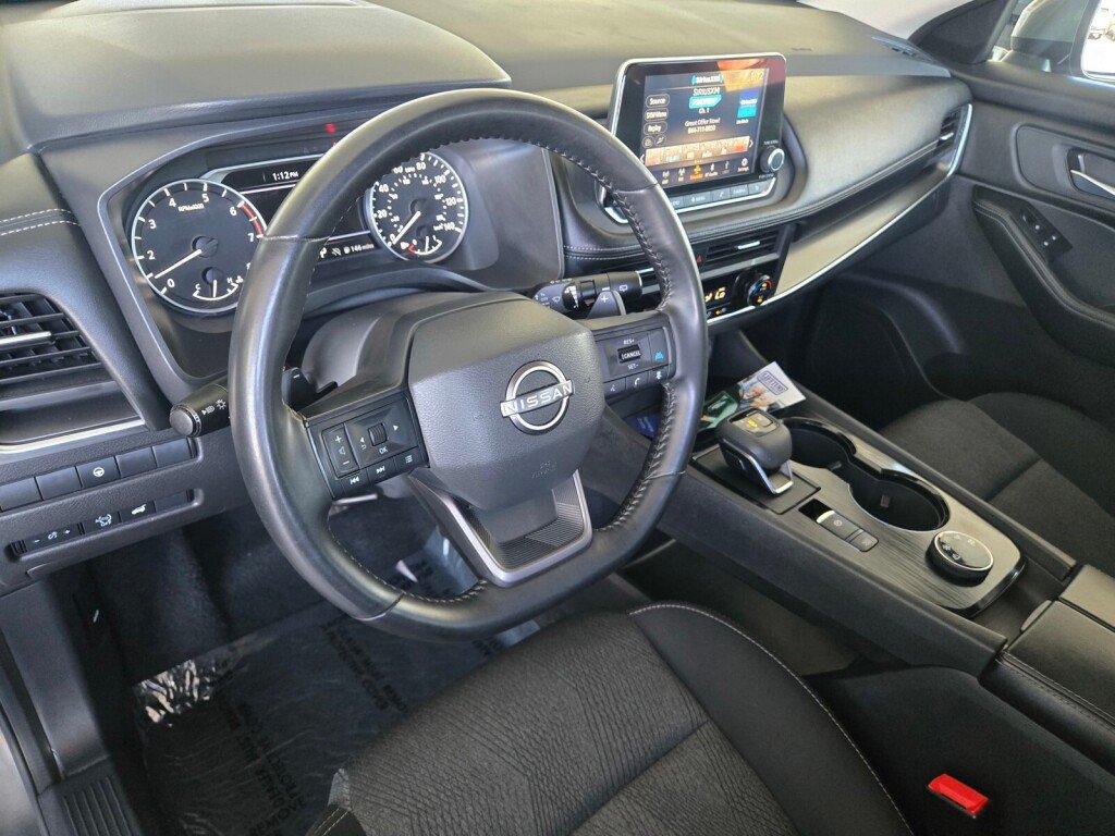 Used 2025 Nissan Rogue SV AWD/4WD image 12