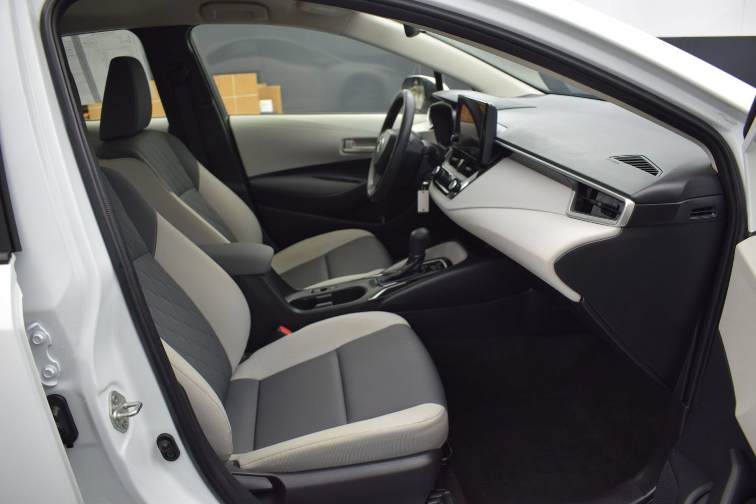 Used 2024 Toyota Corolla LE FWD image 10