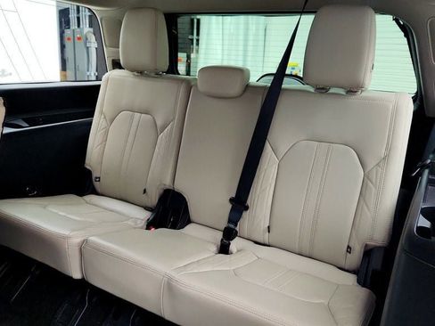 Used 2019 Ford Expedition Platinum image 22