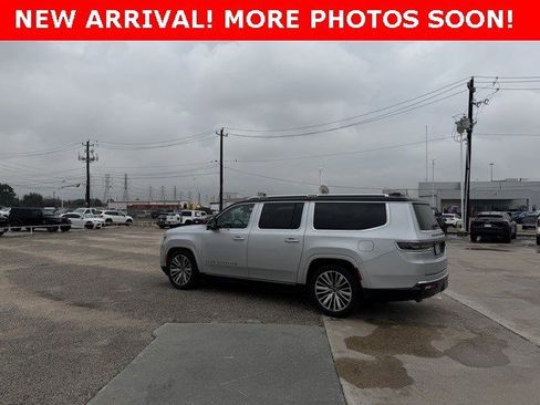 Used 2024 Jeep Grand Wagoneer L Series III image 3