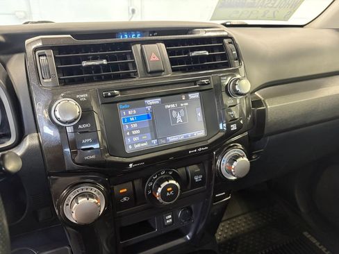 Used 2018 Toyota 4Runner TRD Off-Road Premium AWD/4WD image 18