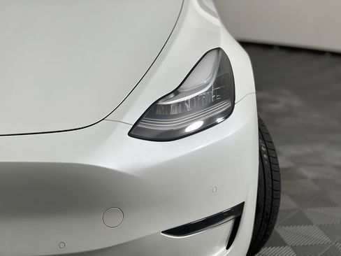 Used 2021 Tesla Model Y Long Range image 8