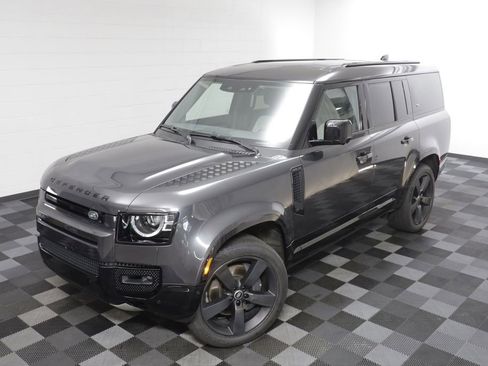 Used 2024 Land Rover Defender 130 X-Dynamic SE AWD/4WD image 2
