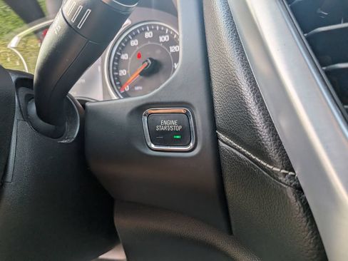 Used 2022 GMC Acadia SLE w/ Driver Convenience Package FWD image 21