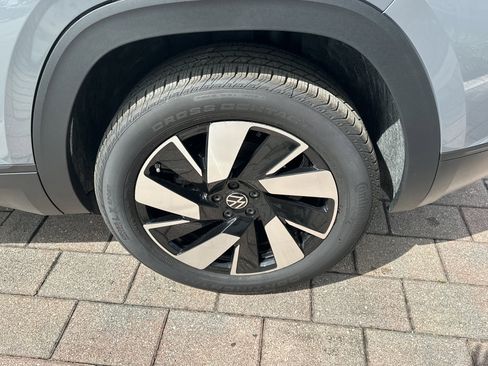 New 2026 Volkswagen Atlas Cross Sport SE FWD image 10