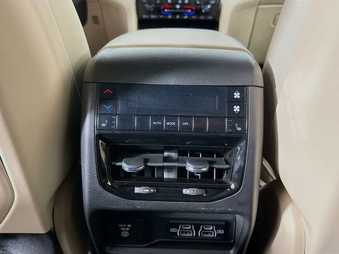 Used 2023 Jeep Grand Cherokee L Limited w/ Luxury Tech Group II image 27