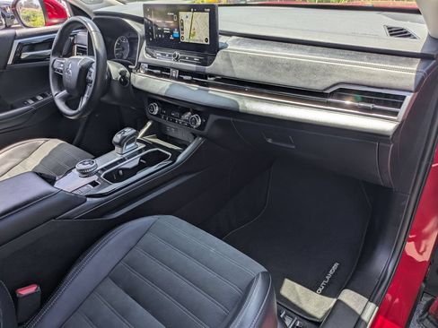Used 2025 Mitsubishi Outlander SE FWD image 31