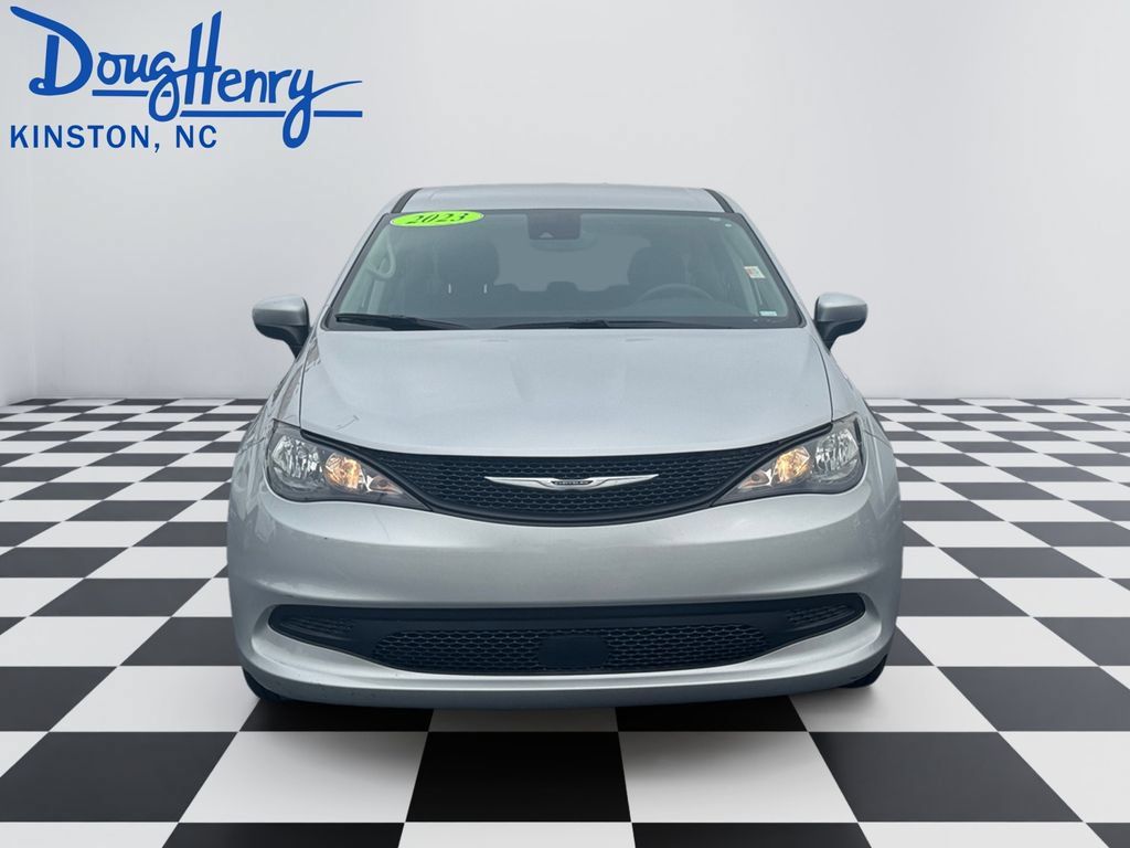 Used 2023 Chrysler Voyager LX FWD image 8