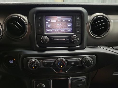 Used 2021 Jeep Wrangler Sport AWD/4WD image 16