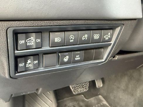 Used 2024 Toyota Tundra Platinum image 18