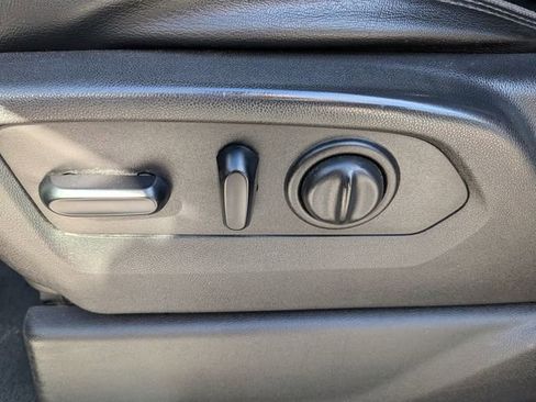 Used 2019 Chevrolet Silverado 1500 High Country w/ Technology Package image 18