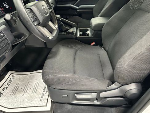 Used 2025 Toyota 4Runner SR5 AWD/4WD image 13