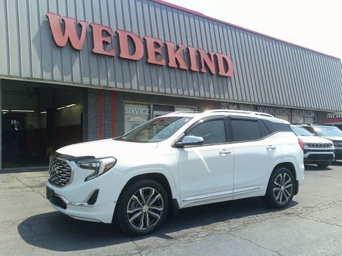 Used 2019 GMC Terrain Denali w/ GMC Pro Grade Package AWD/4WD image 1
