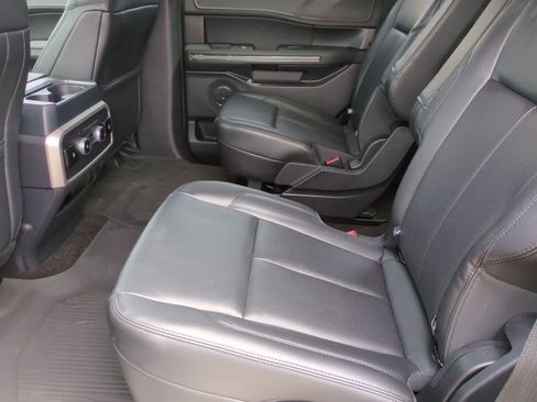 Used 2022 Ford Expedition XLT AWD/4WD image 19