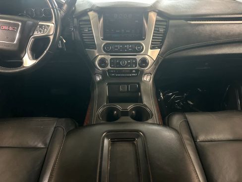 Used 2018 GMC Yukon XL SLT RWD image 4