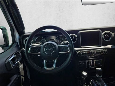 Used 2022 Jeep Wrangler Unlimited Sahara AWD/4WD image 16