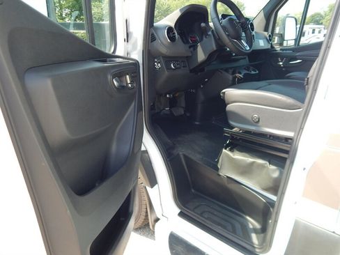 Used 2023 Mercedes-Benz Sprinter 3500 image 21