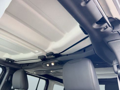 Used 2025 Jeep Wrangler Unlimited Rubicon w/ Convenience Group image 16