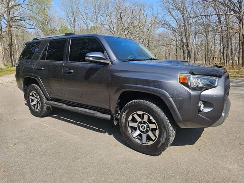 Used 2018 Toyota 4Runner TRD Off-Road Premium image 3