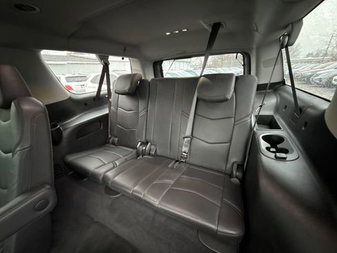 Used 2018 Cadillac Escalade ESV Luxury image 27