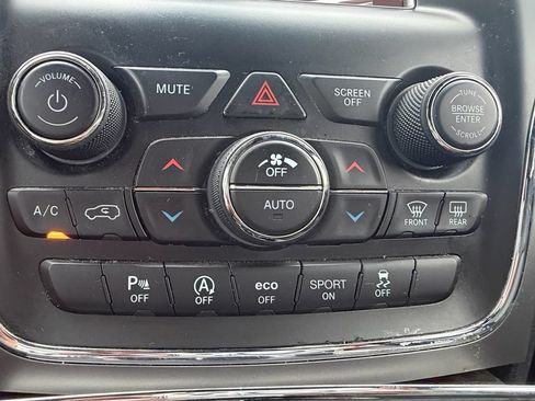 Used 2019 Jeep Grand Cherokee Laredo AWD/4WD image 24