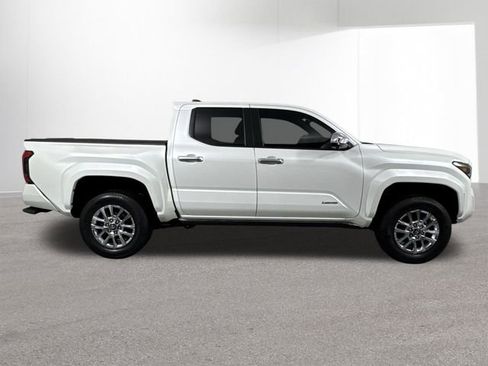 Used 2024 Toyota Tacoma Limited w/ Limited Package (LT) AWD/4WD image 35