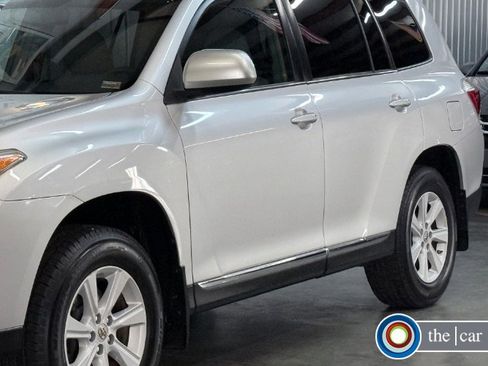 Used 2013 Toyota Highlander SE image 2