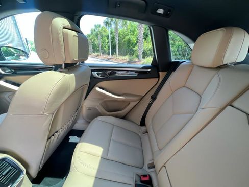 Certified 2025 Porsche Macan image 28