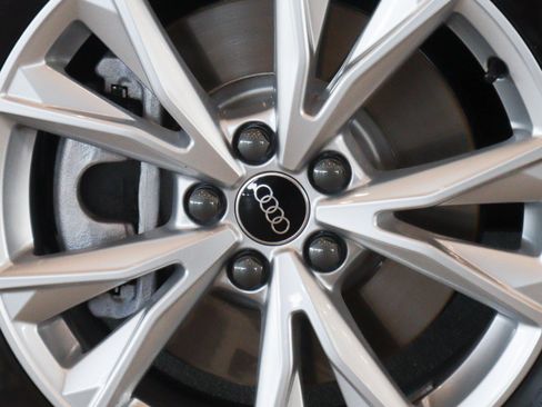 Used 2023 Audi Q3 2.0T Premium w/ Convenience Package AWD/4WD image 7