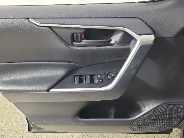 Used 2025 Toyota RAV4 LE AWD/4WD image 21