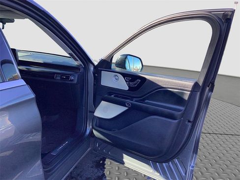 Used 2025 Lincoln Aviator Reserve w/ Equipment Group 201A image 17