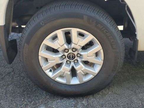 Certified 2024 Nissan Frontier SV w/ SV Convenience Package RWD image 5