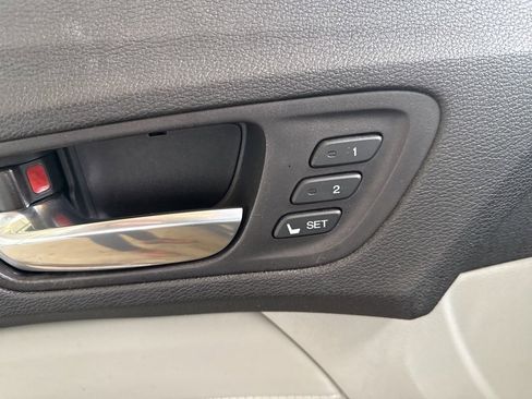 Used 2017 Acura TLX w/ Technology Package image 19