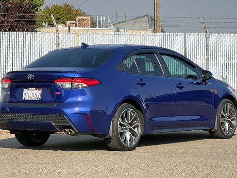 Used 2021 Toyota Corolla SE w/ SE Premium Package FWD image 3