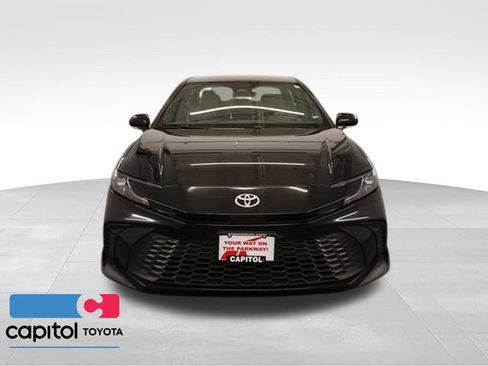 Used 2025 Toyota Camry SE FWD image 6