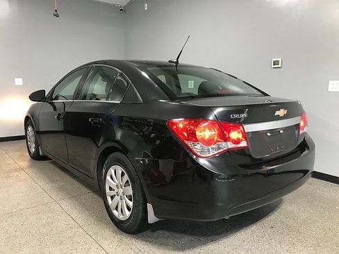 Used 2011 Chevrolet Cruze LS FWD image 3