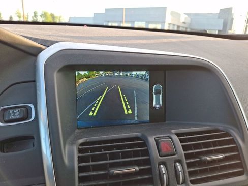 Used 2015 Volvo XC60 T5 Premier w/ Proximity Package FWD image 4