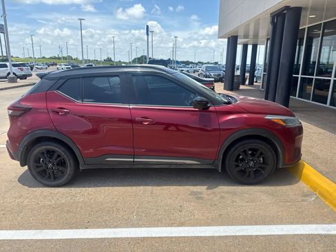 Used 2022 Nissan Kicks SR w/ Premium Package FWD image 6