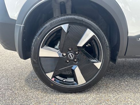 New 2025 Nissan Kicks SR w/ Illumination Package image 17