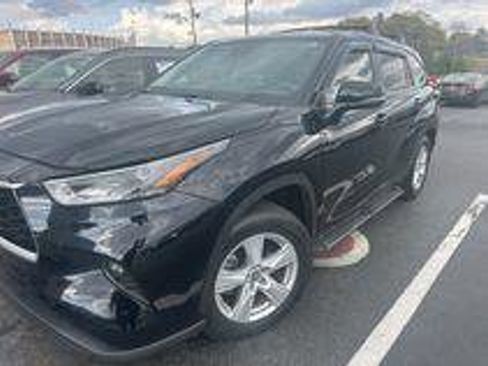 Certified 2024 Toyota Highlander LE image 1