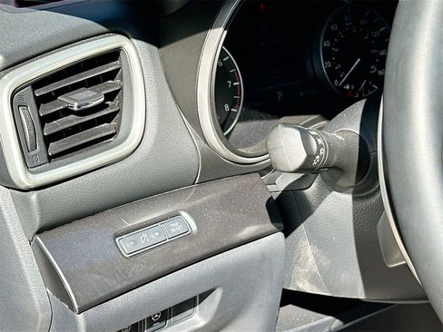 Used 2023 Nissan Maxima SR w/ Sport Mat Group image 10