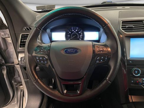 Used 2016 Ford Explorer XLT w/ Equipment Group 202A AWD/4WD image 12