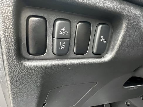 Used 2020 Mitsubishi Outlander Sport ES image 16