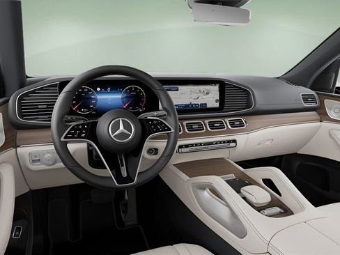 Used 2025 Mercedes-Benz GLS 450 4MATIC image 38