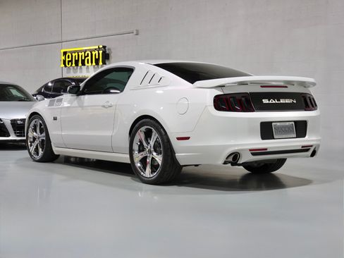 Used 2013 Ford Mustang GT RWD image 12